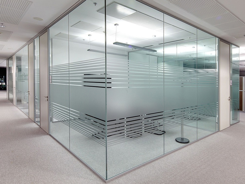 Vách ngăn nhôm kính – giải pháp xây văn phòng hoàn hảo nhất